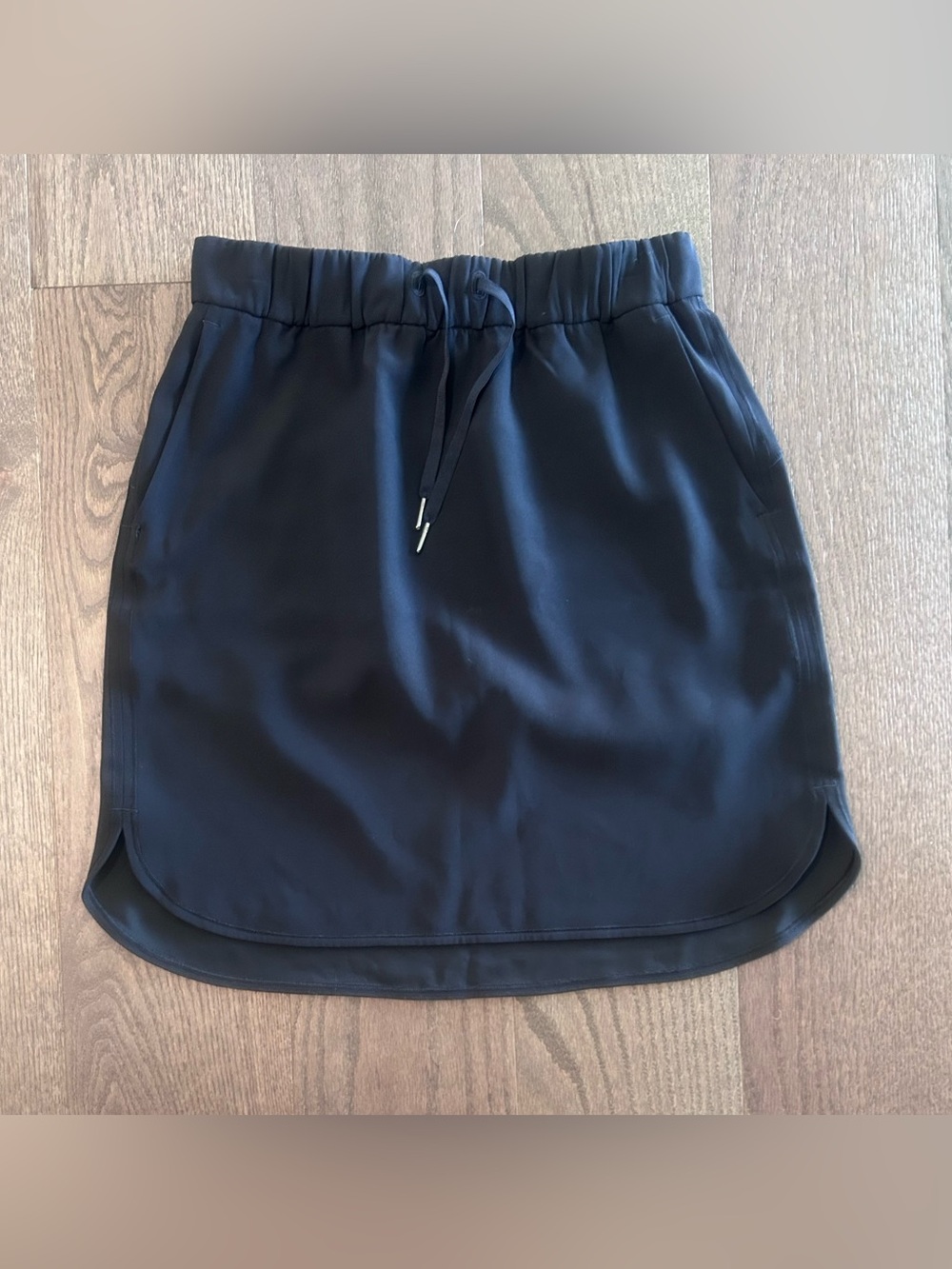 Lululemon Size 8 On the Fly Woven Skirt